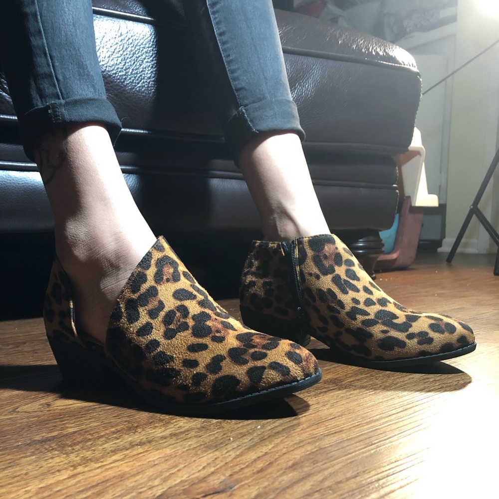 New leopard side cutout booties - Picture 6 of 8
